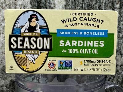 Season sardines in 100% olive oil